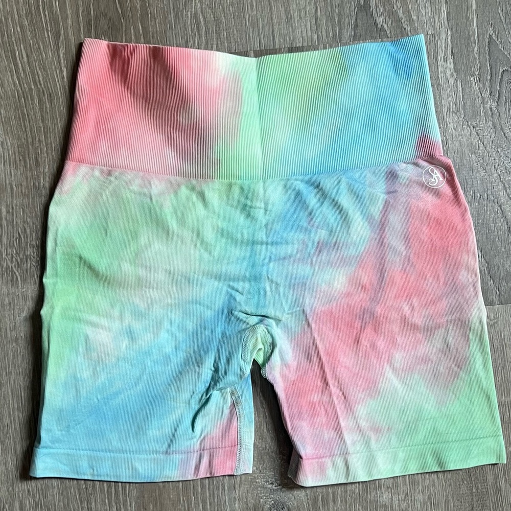 Allure butt scrunch shorts